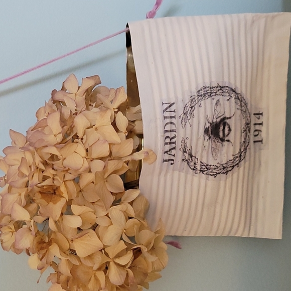 Metal wall pocket Vase - Picture 3 of 6